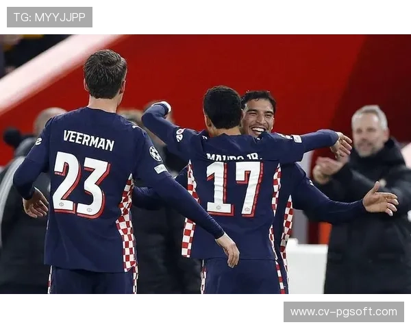 利物浦1-4不敌埃因霍温遭遇三连败，范戴克手球送点