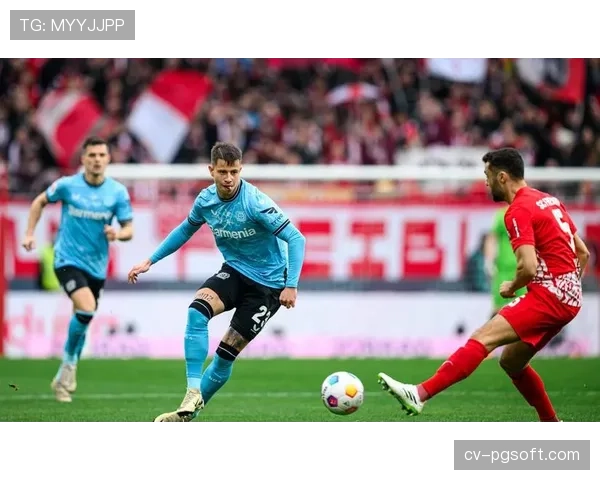 特写镜头:勒沃库森门将赫拉德茨基手抛球直接策动进球,转换仅用7秒 特写镜头:勒沃库森门将赫拉德茨基手抛球直接策动进球,转换仅用7秒